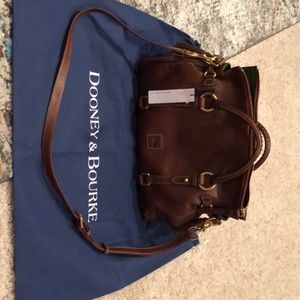 Gorgeous Dooney and Bourne satchel